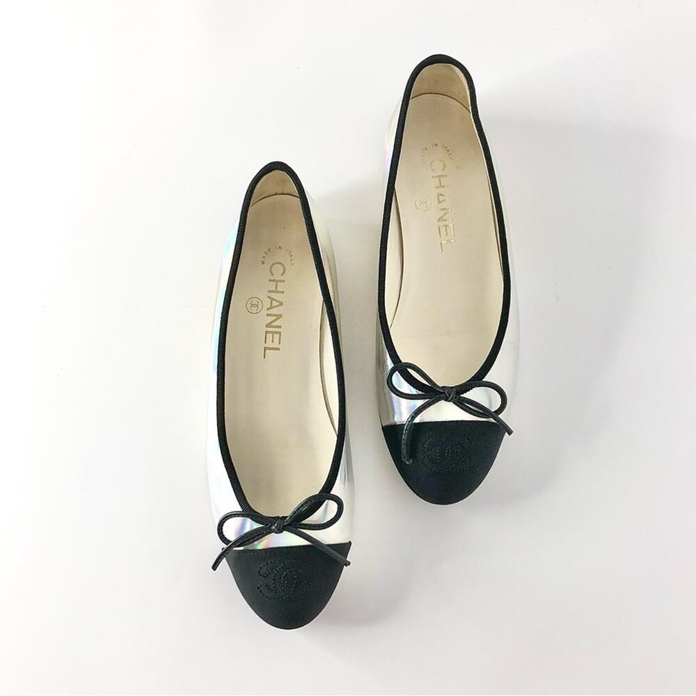 Chanel CC Logo Iridescent Patent Cap Toe Ballerina
Flats 36 - Picture 4 of 12